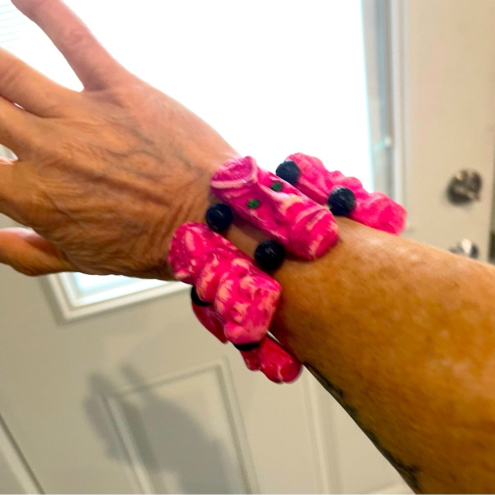 TIKI Bracelet. Pink. SUPER FUN - Picture 2 of 4